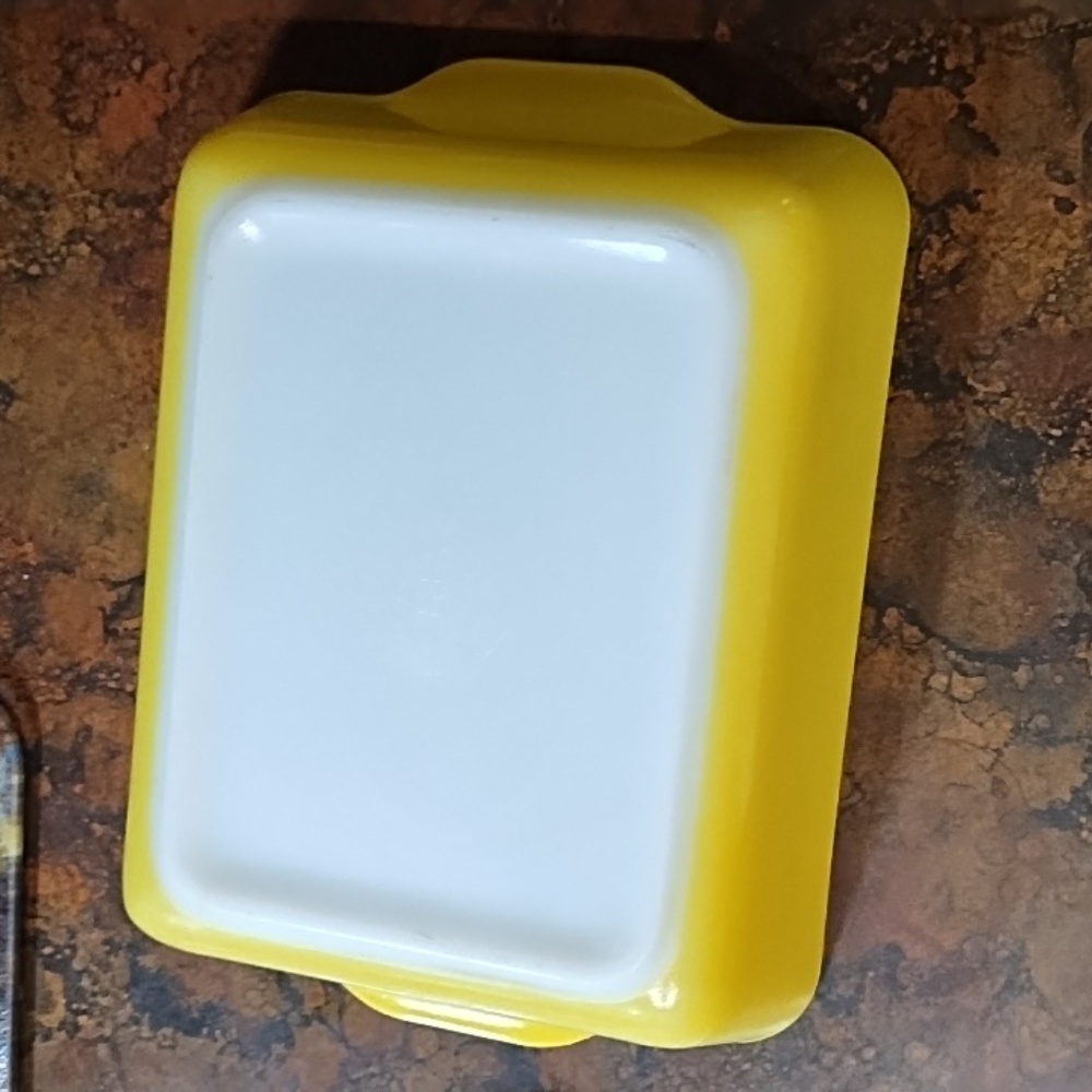 Pyrex Casserole Dish W Lid - Picture 4 of 5